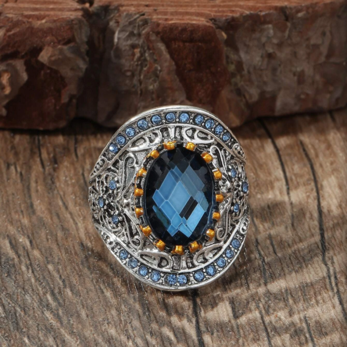 Ασημί Σκαλιστό Δαχτυλίδι με Γαλάζιους Κρυστάλλους