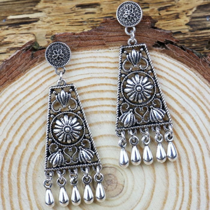 Ασημί Ethnic Διάτρητα Σκουλαρίκια με Σκαλιστά Μοτίβα