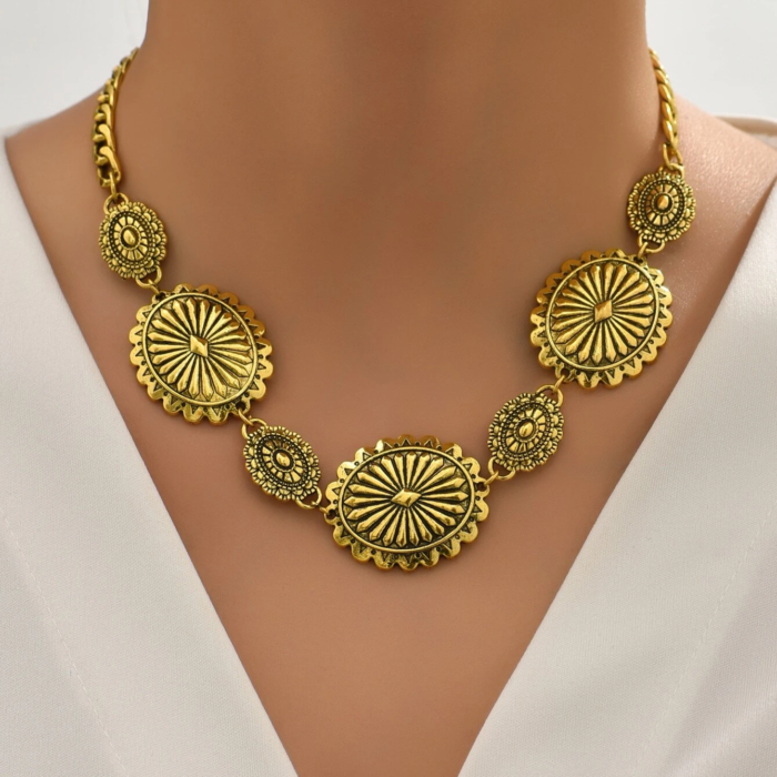 Ethnic Σκαλιστό Κολιέ με Οβάλ Ροζέτες - 2 Χρώματα