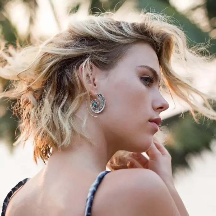 Ασημί Boho Σκουλαρίκια Spiral Feathers με Πέτρα - 2 Χρώματα